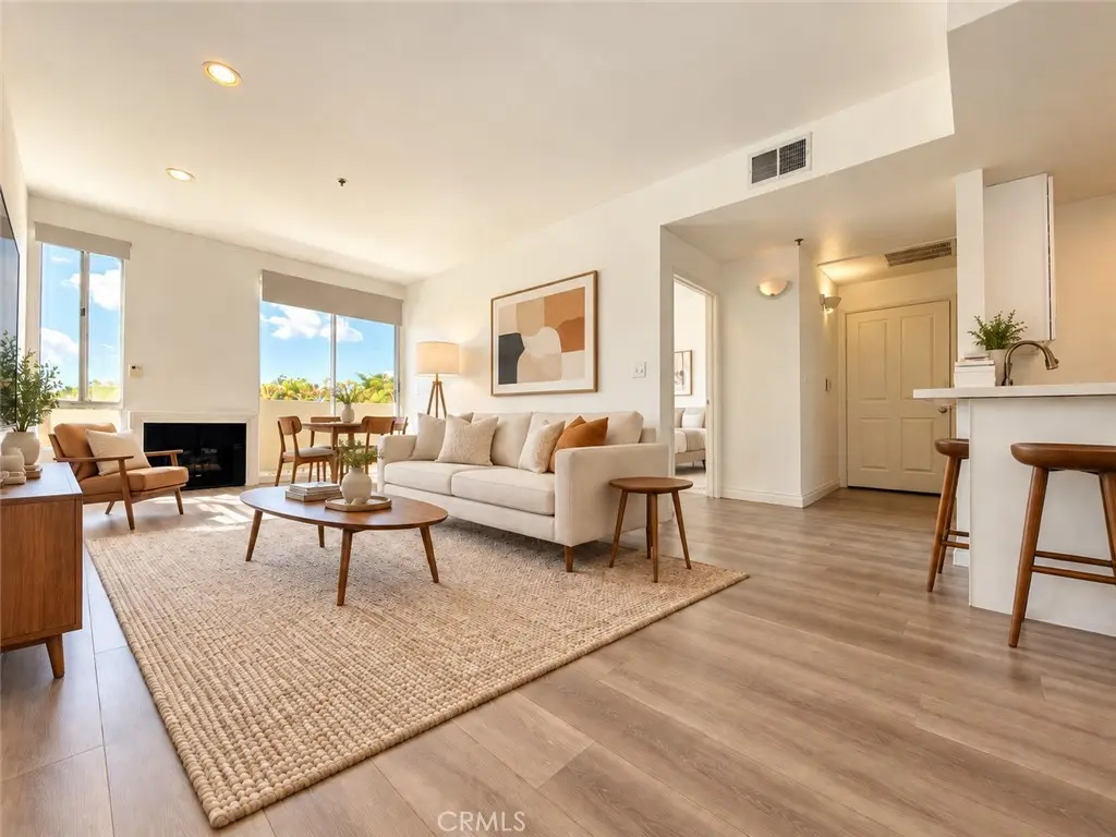 19350 Sherman 112, Reseda, CA — listing photo 1