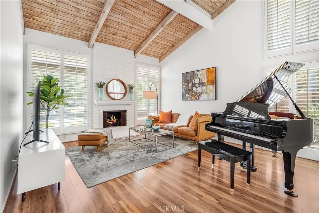 Single Family Residence for rent at 5022 Tamarack Way, Irvine, CA featuring 3 beds and 2 baths