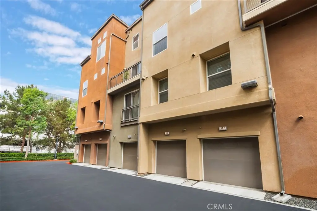 615 Rockefeller, Irvine, CA — listing photo 1