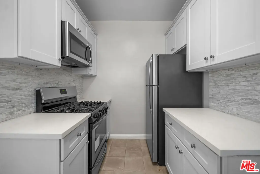Condominium for rent at 1221 4th Avenue #2, Los Angeles, CA featuring 2 beds and 1 bath