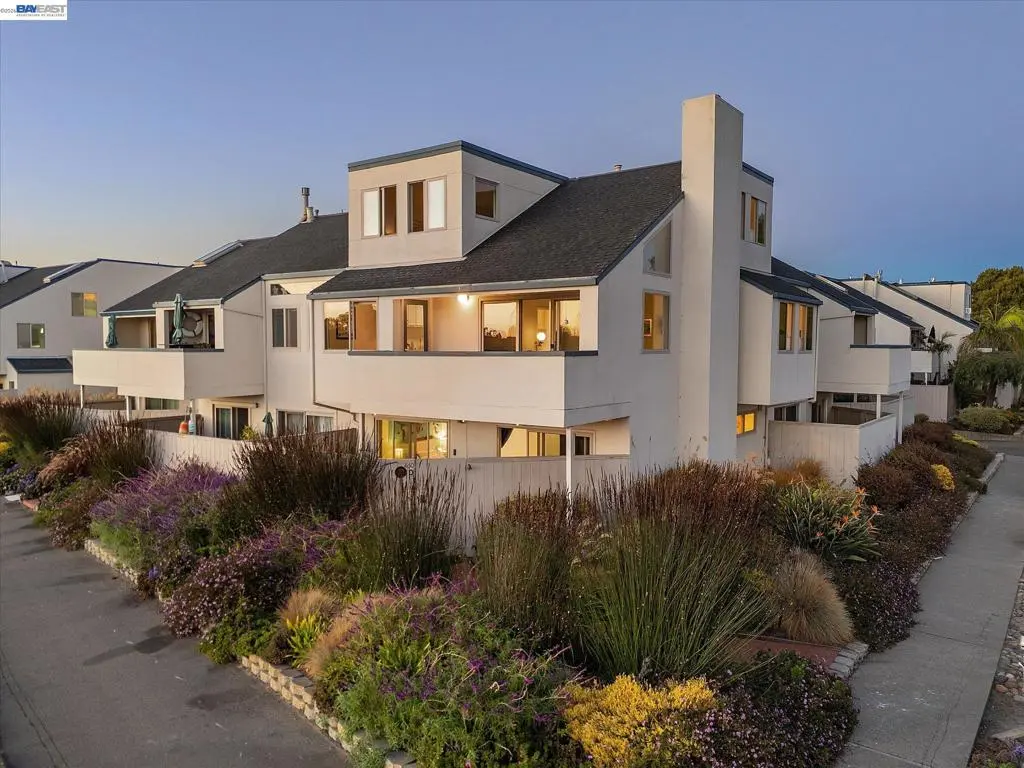 Condominium for sale at 460 Cola Ballena D, Alameda, CA featuring 3 beds and 3 baths