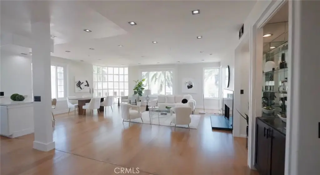 117 N Gale PH 5, Beverly Hills, CA — listing photo 1