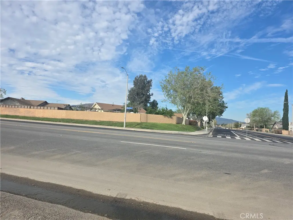 28 E Avenue R8, Palmdale, CA — listing photo 1