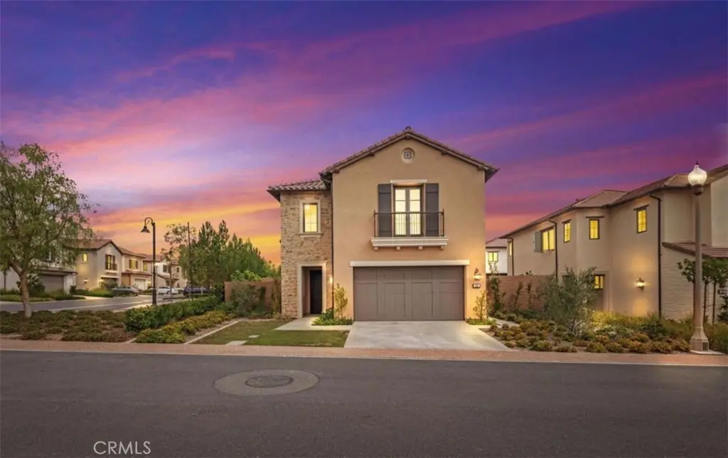 Single Family Residence for rent at 125 Avento, Irvine, CA featuring 5 beds and 5 baths