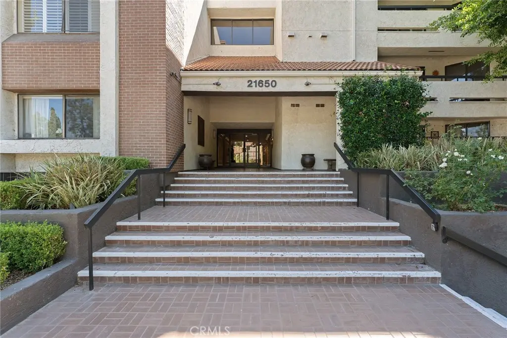 21650 Burbank 203, Woodland Hills, CA — listing photo 1