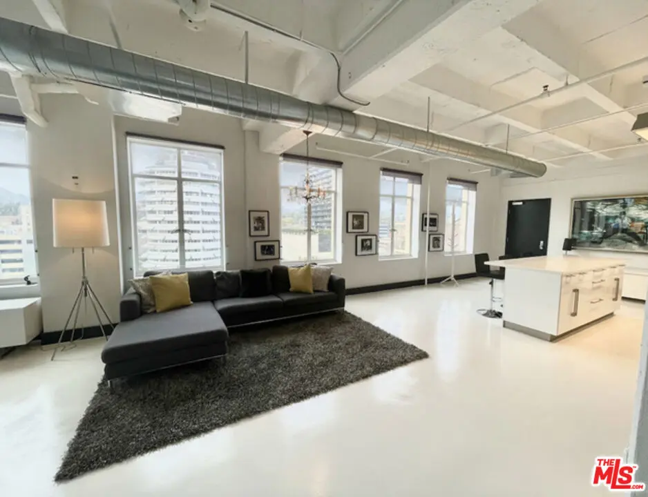 Condominium for rent at 6253 Hollywood Boulevard 909, Los Angeles, CA and 1 bath