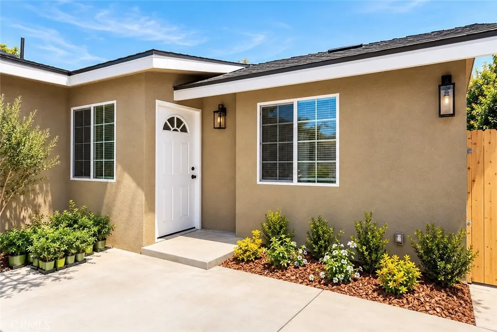 Triplex for rent at 10972 Mckinley 1/4, Los Angeles, CA featuring 3 beds and 2 baths