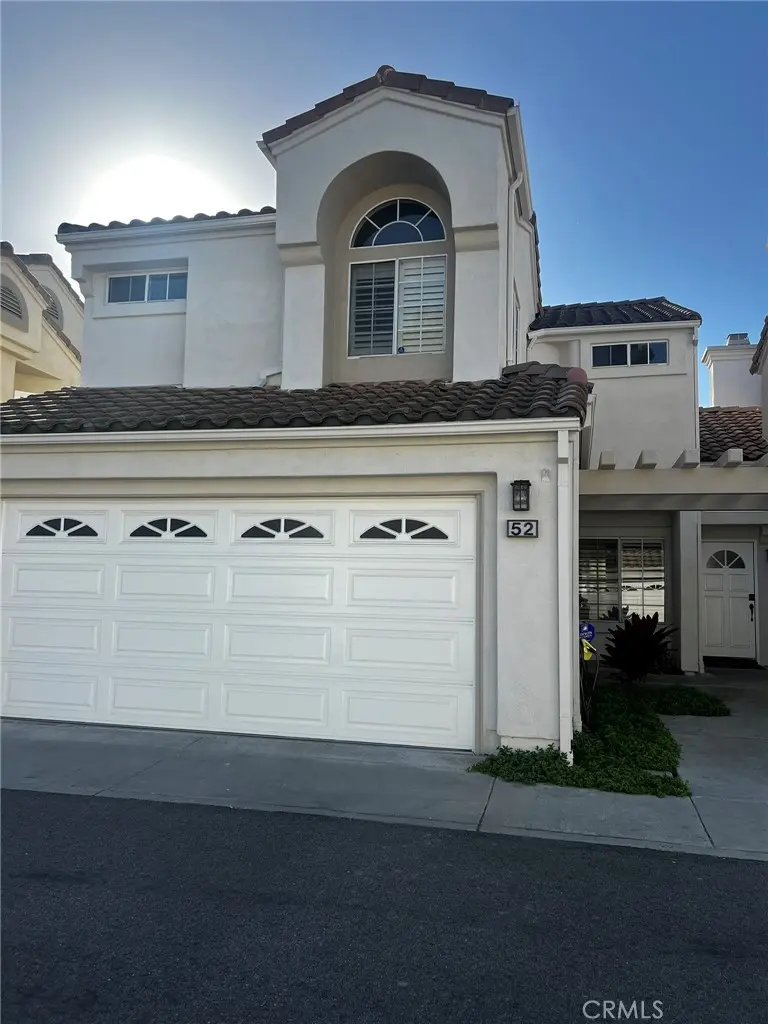 Condominium for rent at 52 Almador, Irvine, CA featuring 2 beds and 3 baths