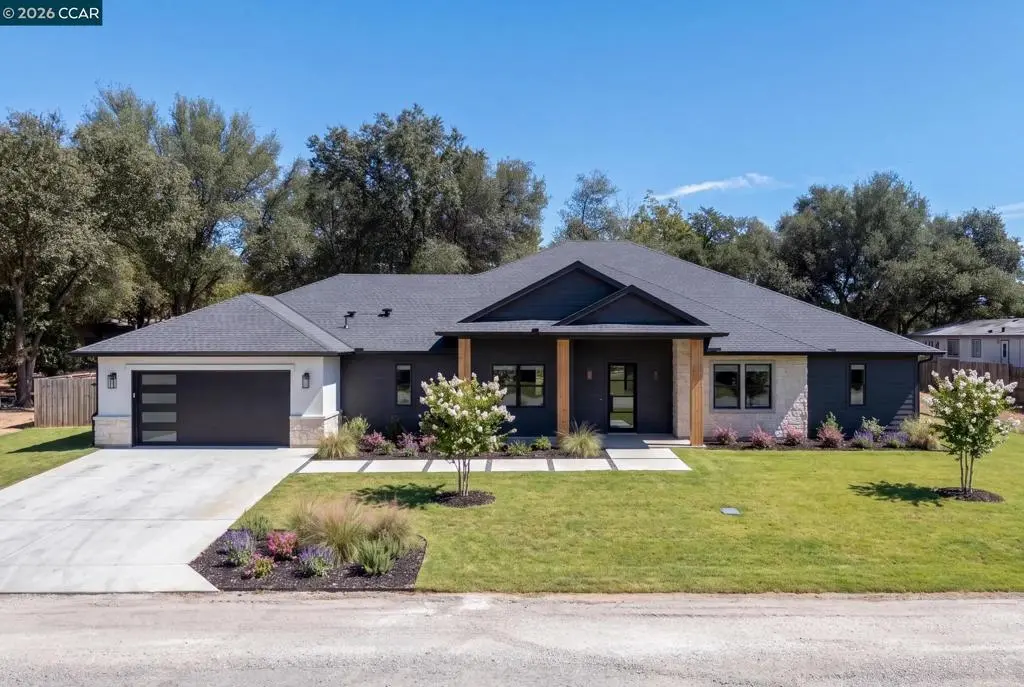 Single Family Residence for sale at 3431 Clayton Ln, Loomis, CA featuring 4 beds and 4 baths