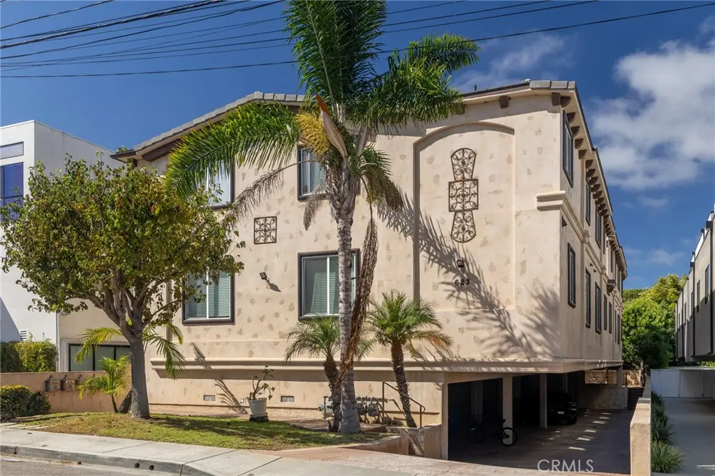 623 Aviation Way D, Manhattan Beach, CA — listing photo 1