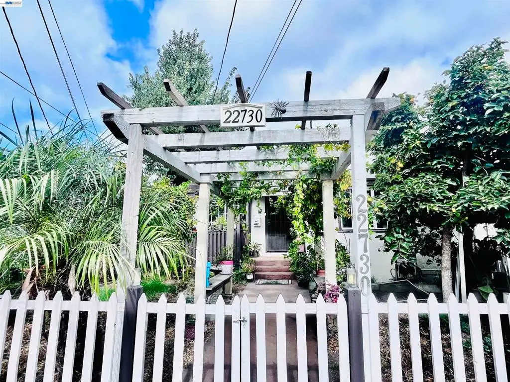 Single Family Residence for sale at 22730 Souza Ct, Hayward, CA featuring 3 beds and 2 baths