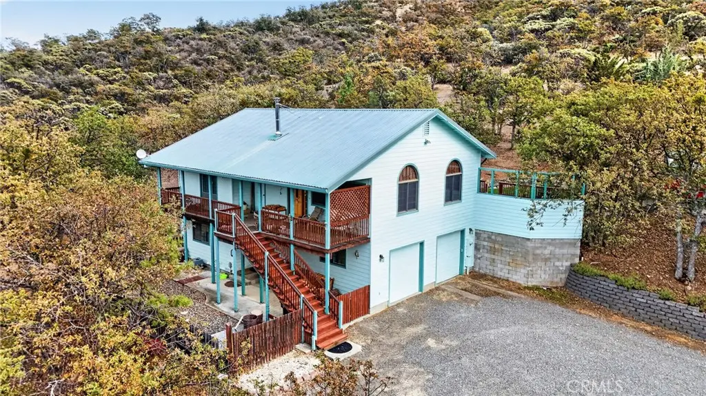 1522 Oak Valley Drive, Yreka, CA — listing photo 1