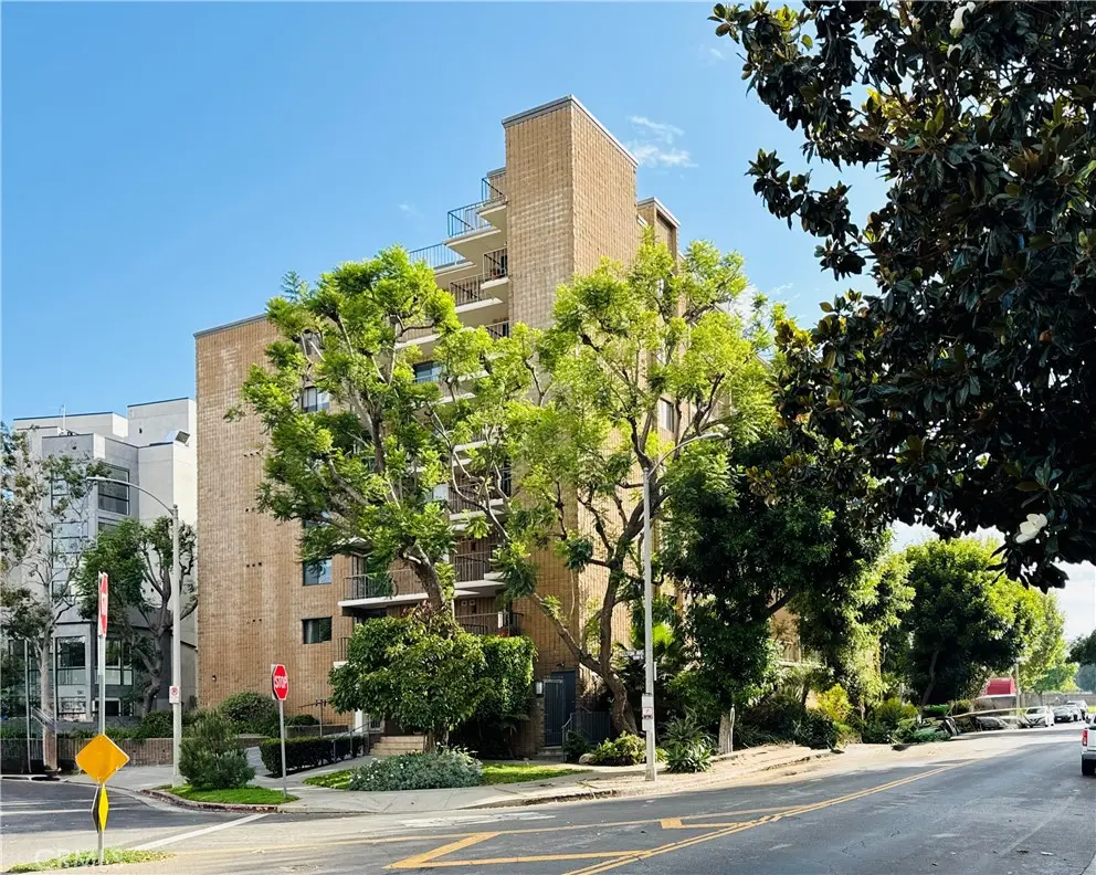 10966 Rochester Avenue 1B, Los Angeles, CA — listing photo 1
