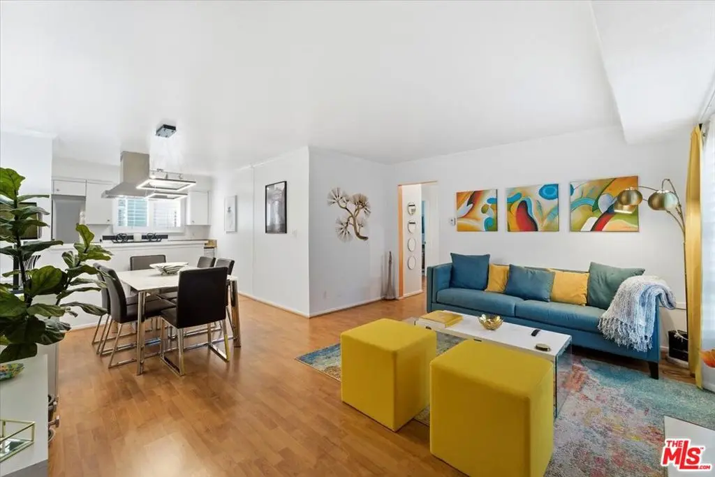 22030 Calvert Street 6, Woodland Hills, CA — listing photo 1