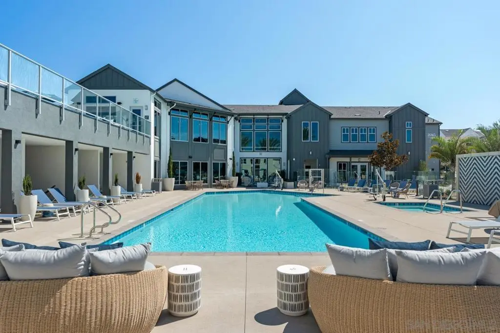 Townhouse for rent at 5015 Avenida Lugano 2, Chula Vista, CA featuring 2 beds and 3 baths