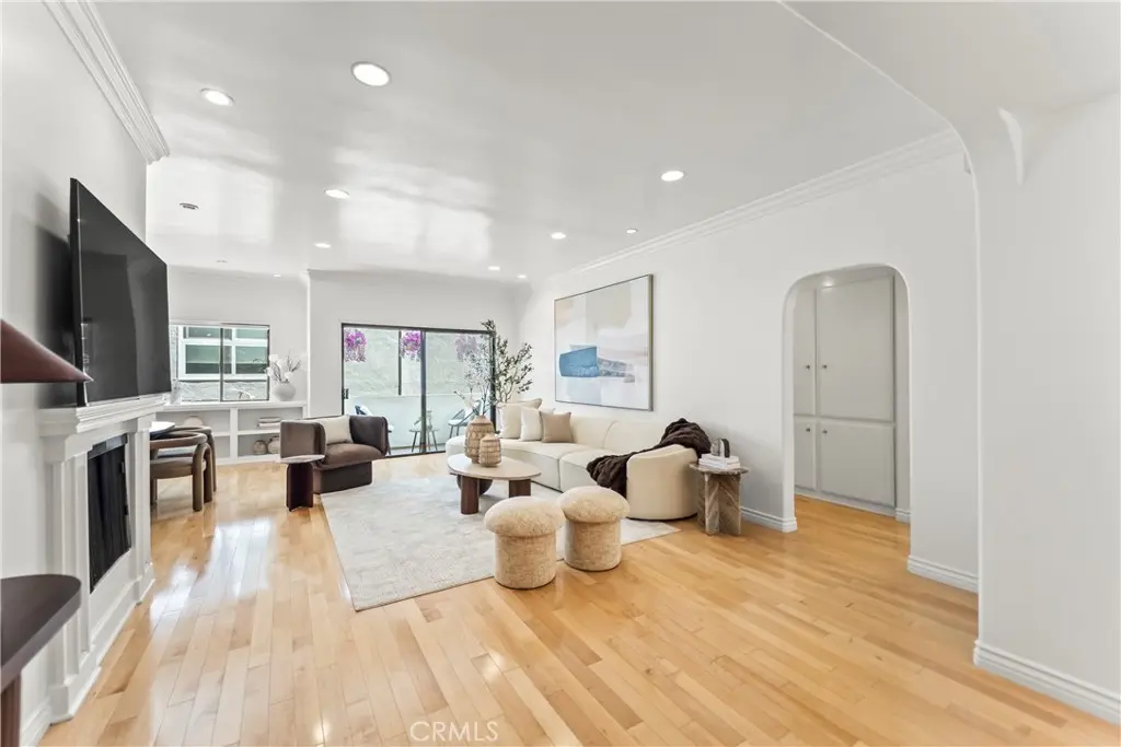 Condominium for sale at 11928 Kiowa 105, Los Angeles, CA featuring 2 beds and 2 baths