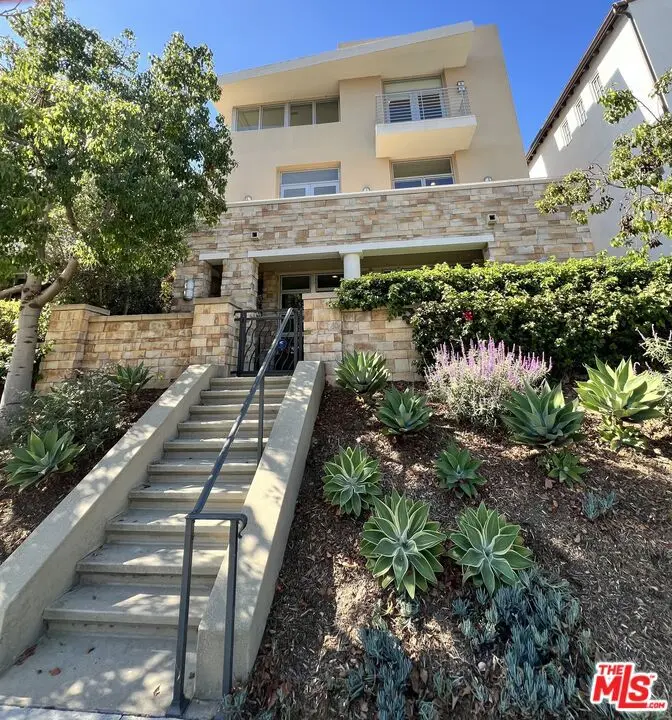13071 Bluff Creek Drive, Los Angeles, CA — listing photo 1