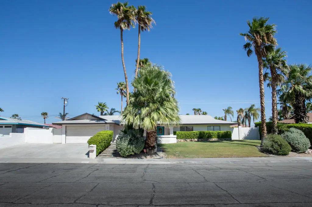 Residential Lease for rent at 502 E Molino Road, Palm Springs, Riverside County, CA featuring 3 beds and 2 baths