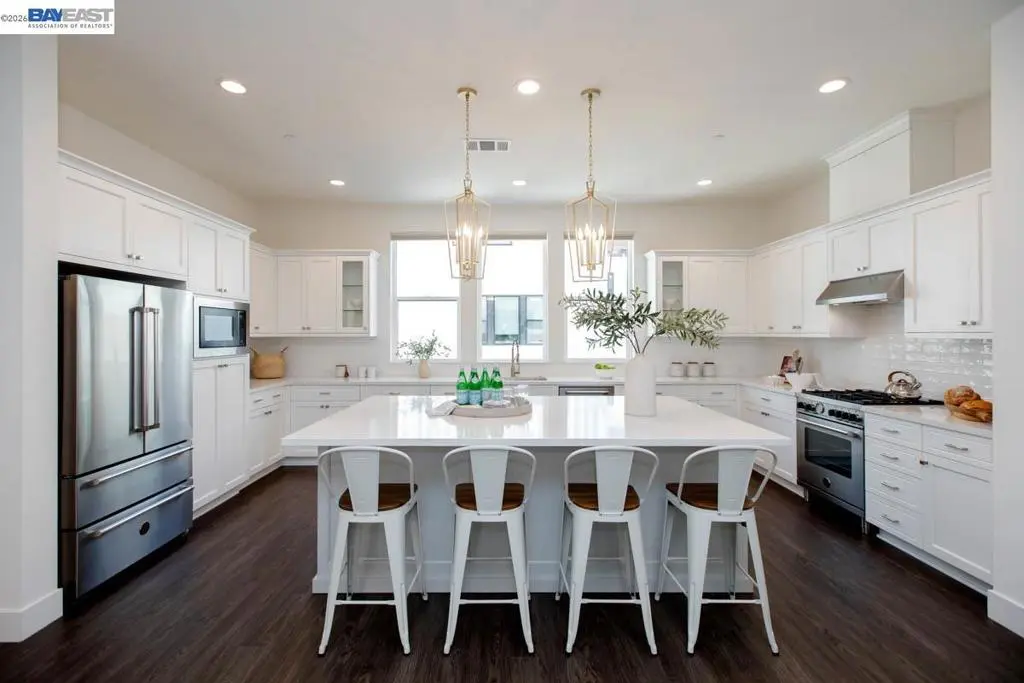 2042 Halo Ln, Alameda, CA — listing photo 1
