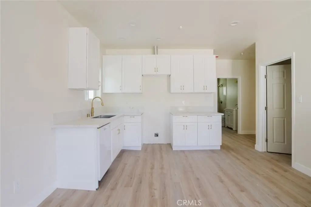5426 Sale Avenue, Woodland Hills, CA — listing photo 1