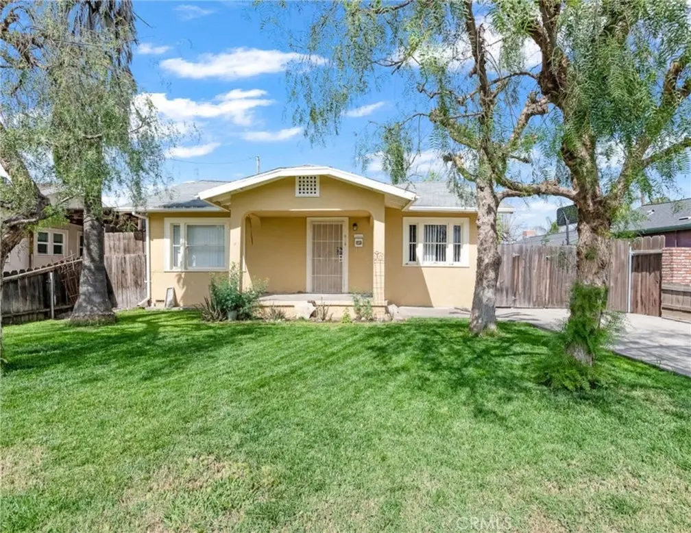 Single Family Residence for sale at 414 W Cameron, Hanford, CA featuring 2 beds and 1 bath