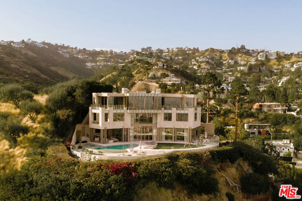 Single Family Residence for rent at 1302 Collingwood Place, Los Angeles, CA featuring 5 beds and 9 baths