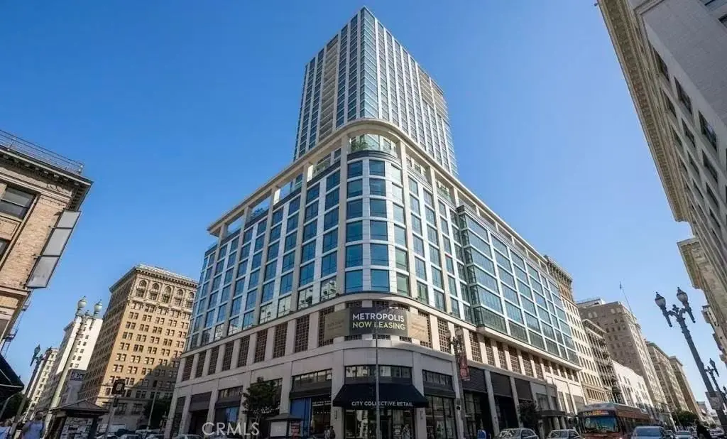 Condominium for rent at 400 S Broadway 601, Los Angeles, CA featuring 1 bed and 1 bath