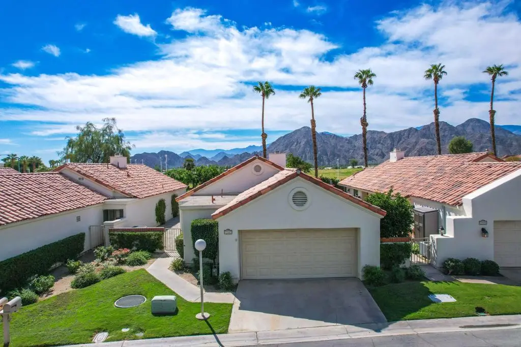 Residential Lease for rent at 77707 Calle Las Brisas S, Palm Desert, Riverside County, CA featuring 2 beds and 2 baths