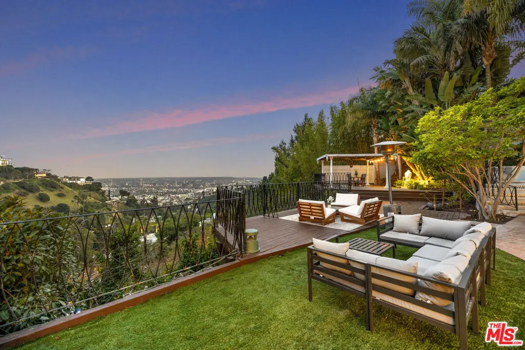 8828 Thrasher Avenue, Los Angeles, CA — listing photo 1