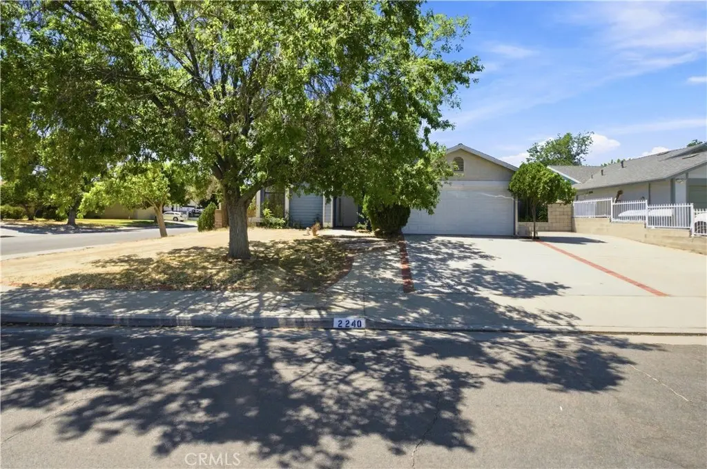 2240 Moonlight Court, Palmdale, CA — listing photo 1