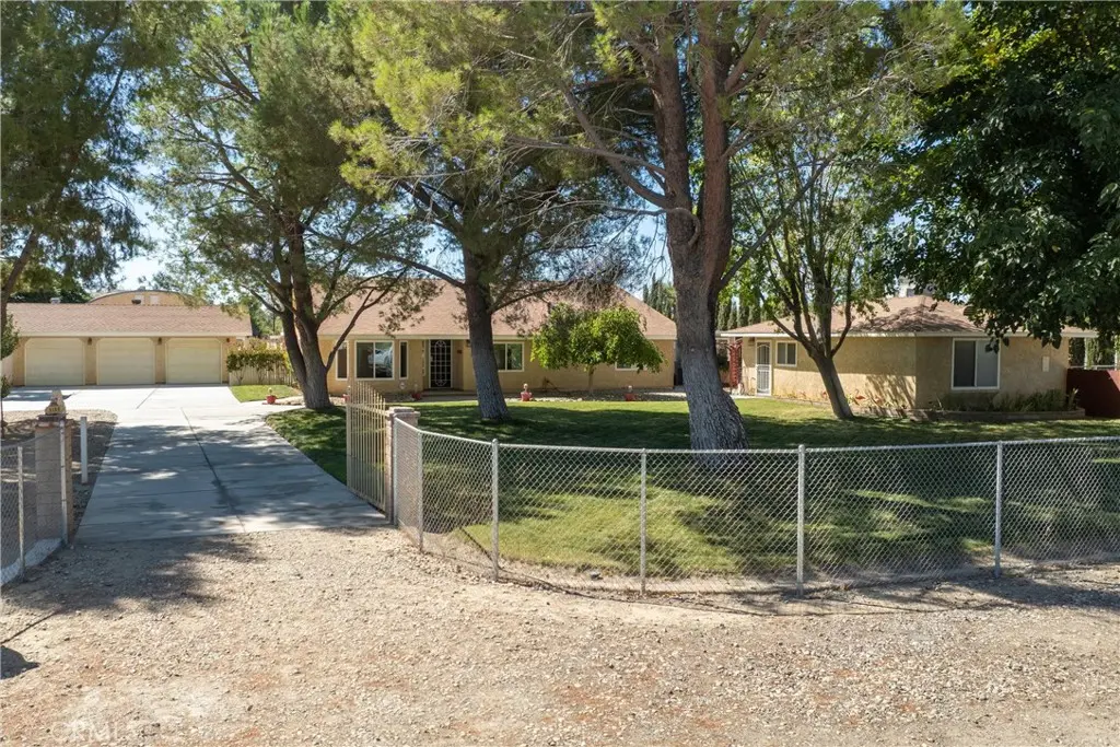 3156 E Avenue H4, Lancaster, CA — listing photo 1