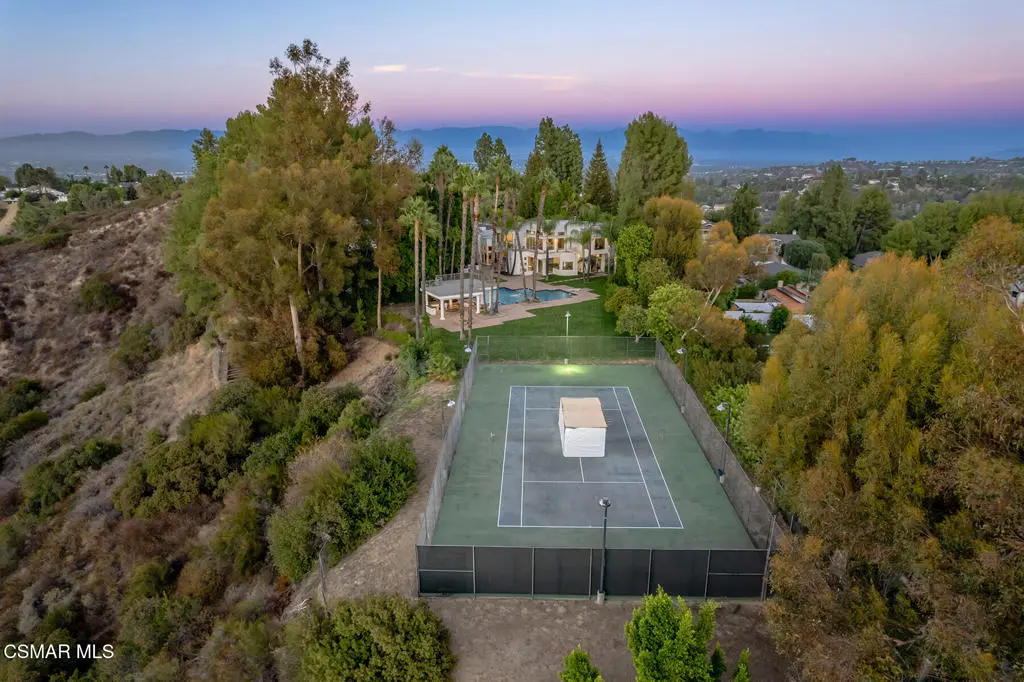19808 Sleepyhollow Lane, Tarzana, CA — listing photo 1