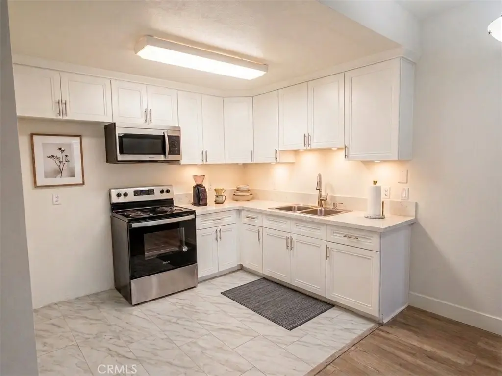 6815 Remmet 109, Canoga Park, CA — listing photo 1
