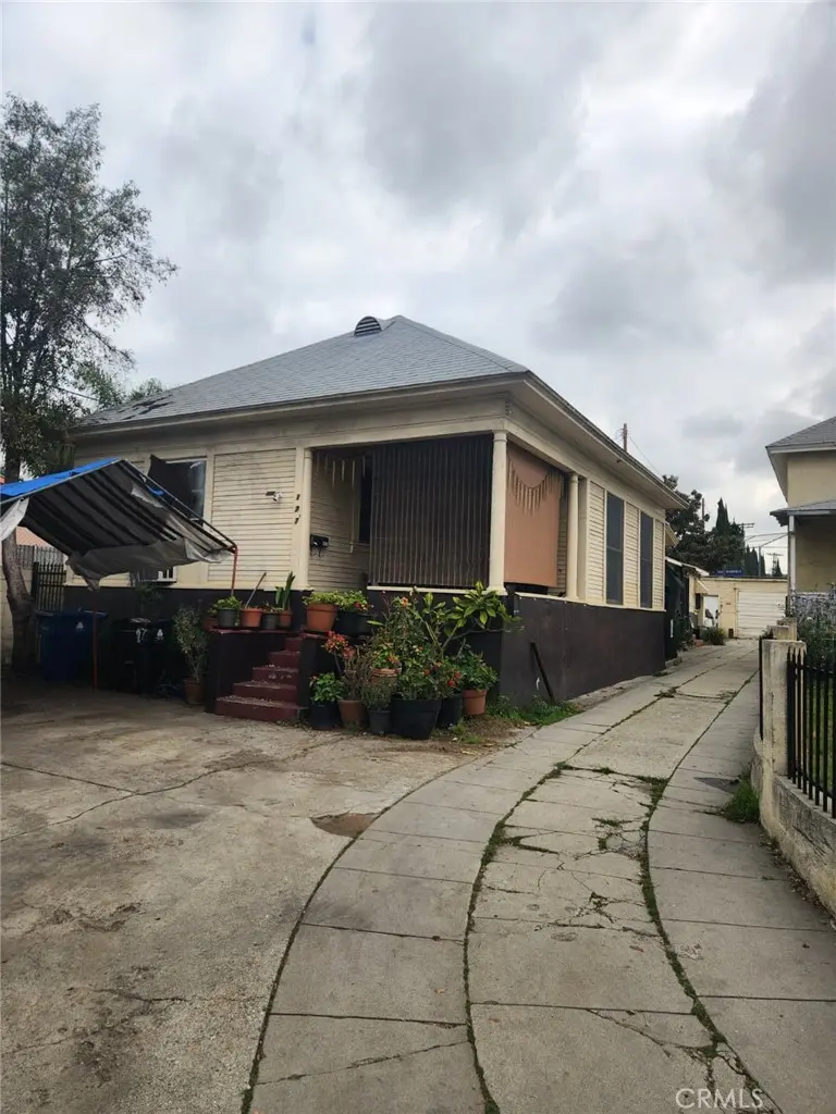 Duplex for sale at 177 W Avenue 26, Los Angeles, CA featuring 7 beds and 2 baths