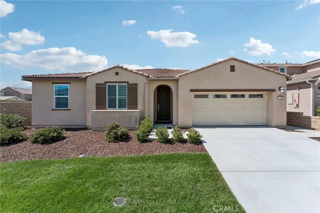 2380 Crater, Rialto, CA — listing photo 1