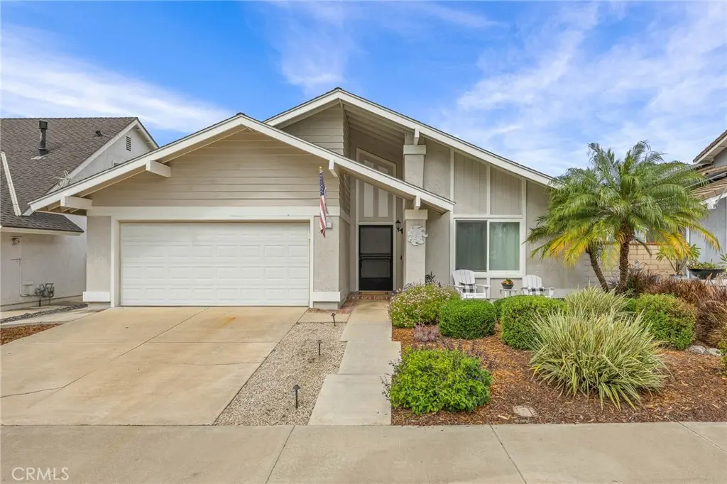 Single Family Residence for rent at 9 Tory, Irvine, CA featuring 3 beds and 2 baths