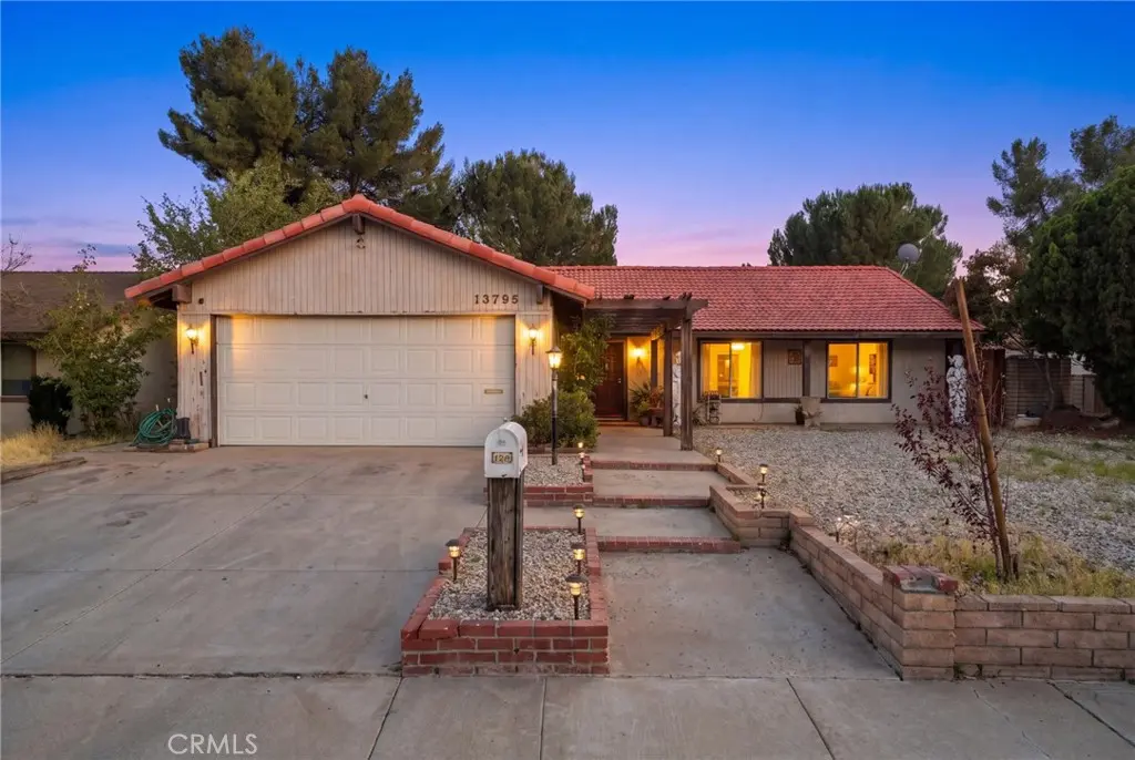 13785 Deauville, Victorville, CA — listing photo 1