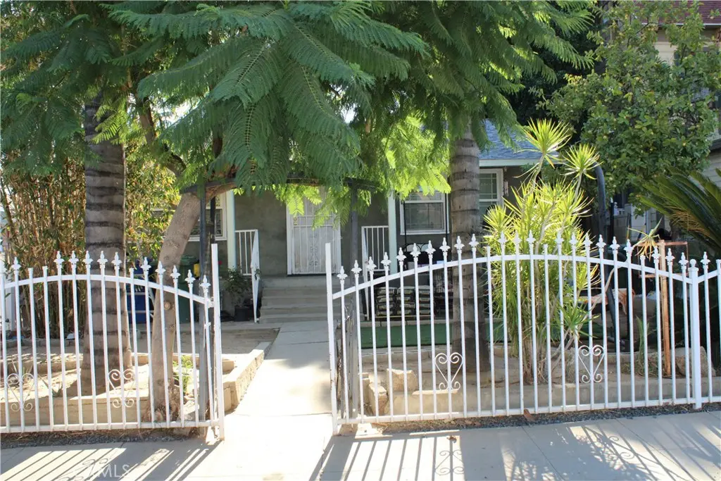 Triplex for sale at 3040 Orange, Riverside, CA