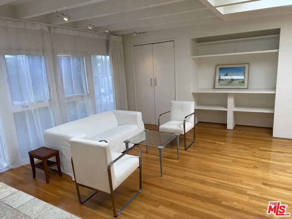 Apartment for rent at 516 1/4 N San Vicente Boulevard, West Hollywood, CA and 1 bath