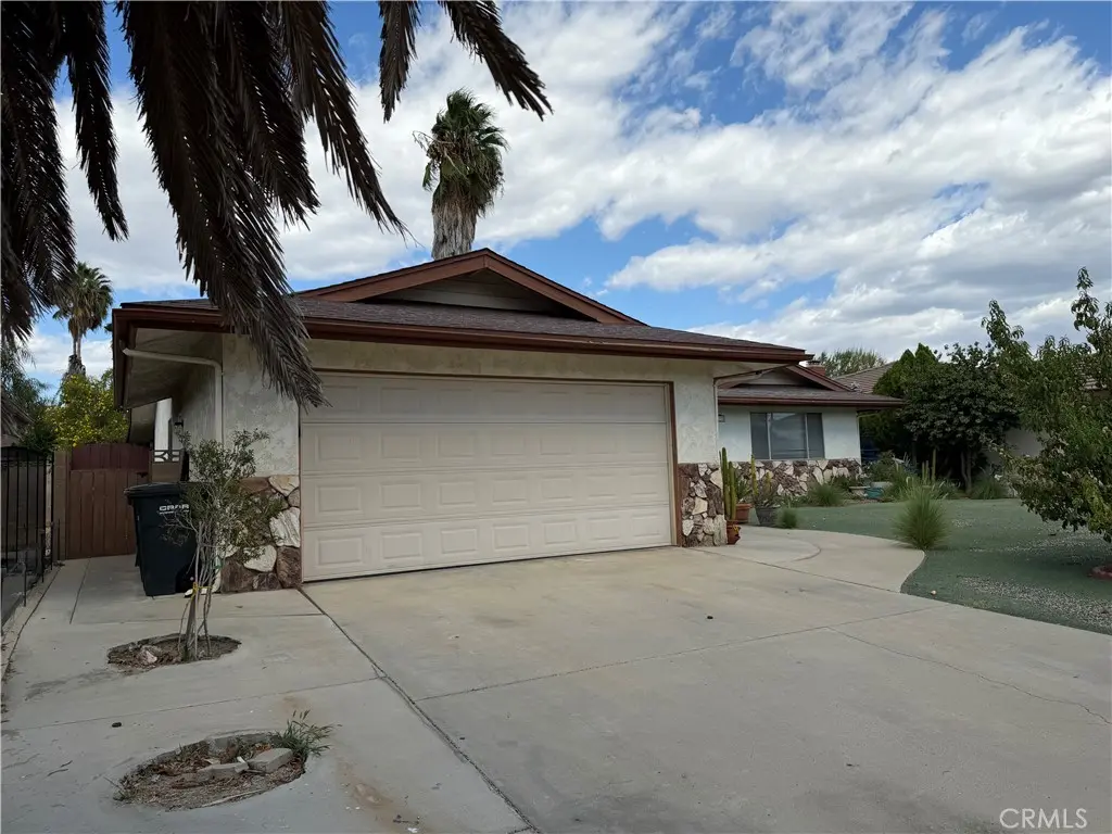 672 Central Avenue W, Hemet, CA — listing photo 1