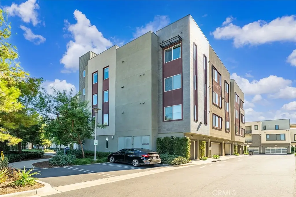 127 Bowery, Irvine, CA — listing photo 1