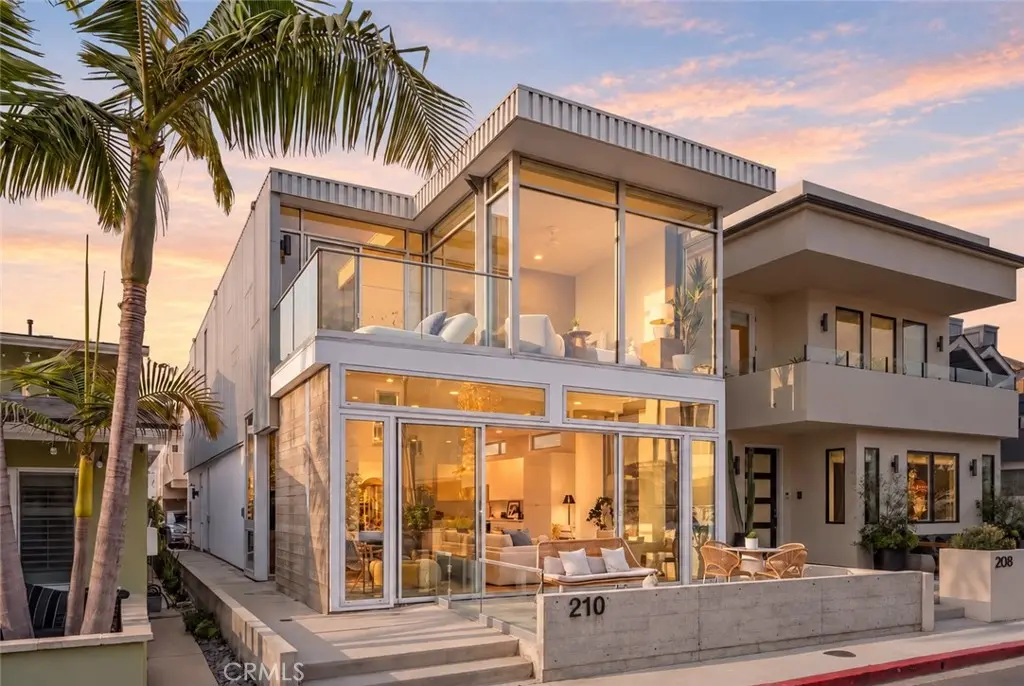 210 43rd Street, Newport Beach, CA — listing photo 1