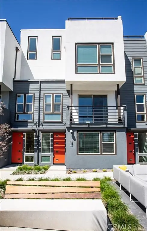 Townhouse for rent at 172 Placemark, Irvine, CA featuring 3 beds and 4 baths
