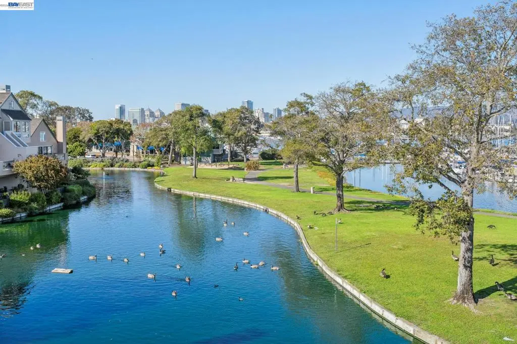 Condominium for sale at 27 Courageous Ct # F62, Alameda, CA featuring 2 beds and 4 baths