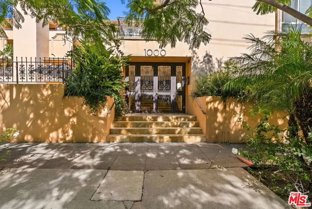 Condominium for rent at 1000 S Westgate Avenue 210, Los Angeles, CA featuring 1 bed and 2 baths