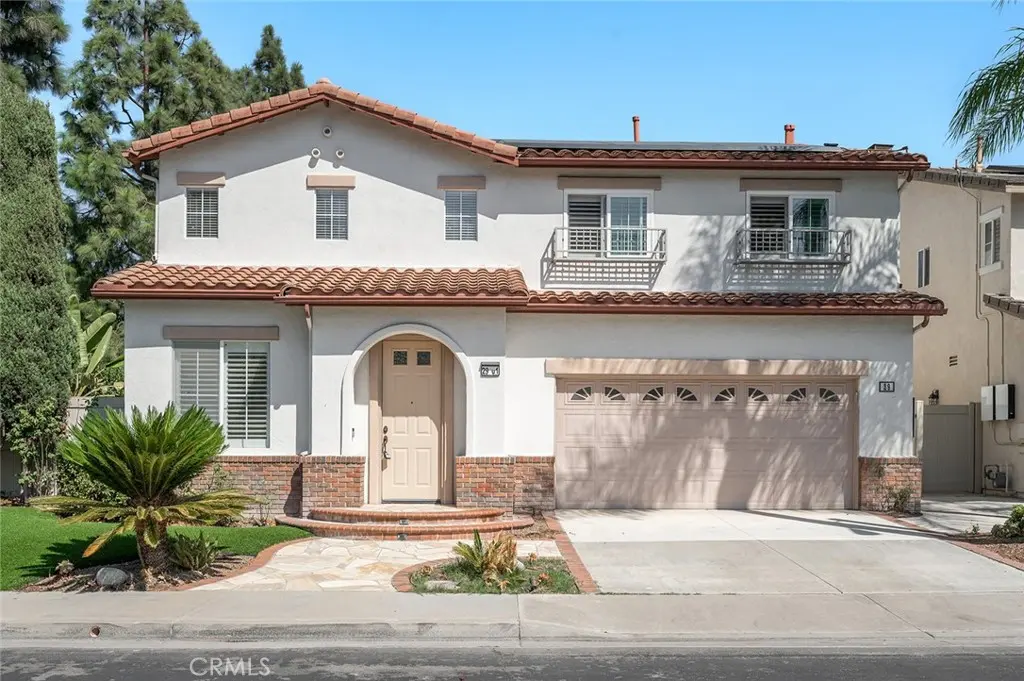 Single Family Residence for rent at 29 Washington, Irvine, CA featuring 6 beds and 5 baths