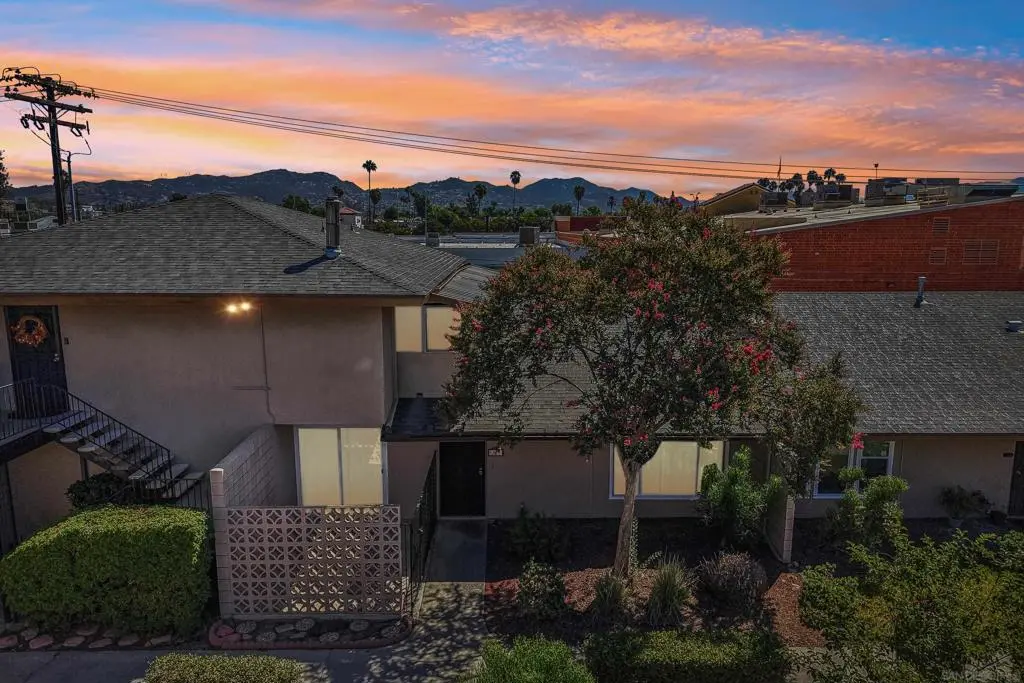 Residential Lease for rent at 559 Oakdale 3, El Cajon, CA featuring 2 beds and 2 baths