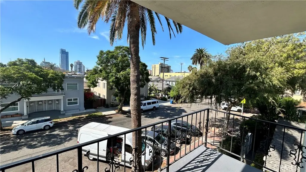 737 E 5th 10, Long Beach, CA — listing photo 1