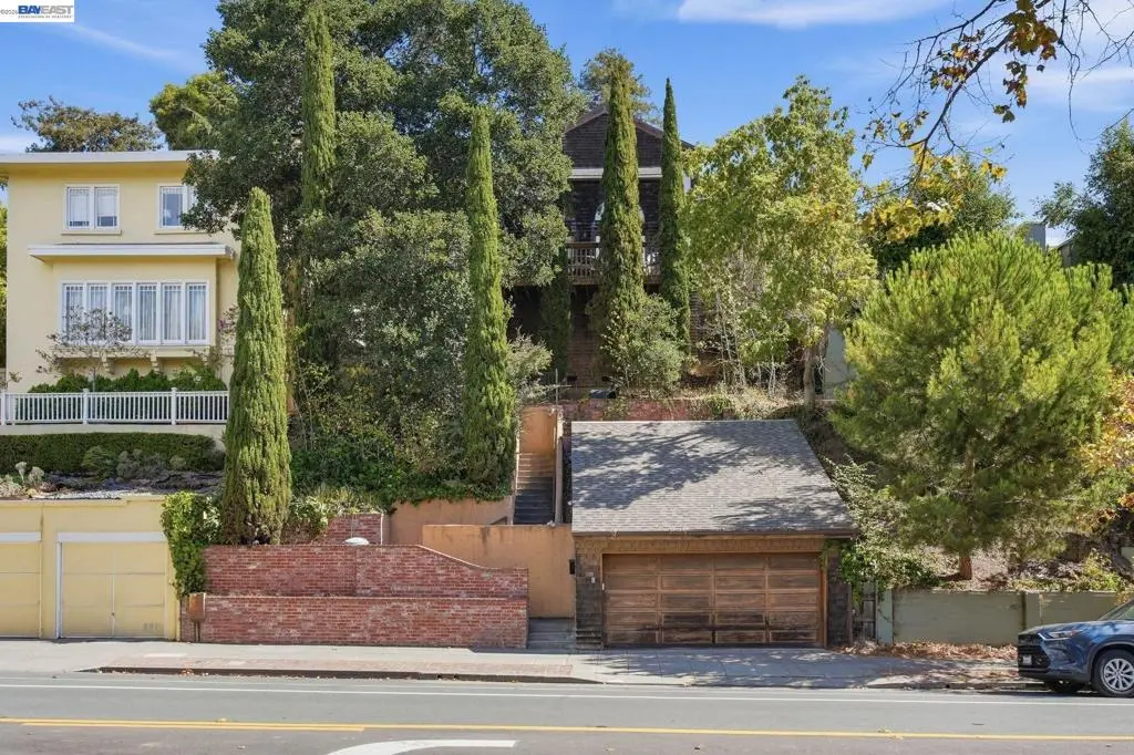 Single Family Residence for sale at 1520 Grand, Piedmont, CA featuring 3 beds and 2 baths