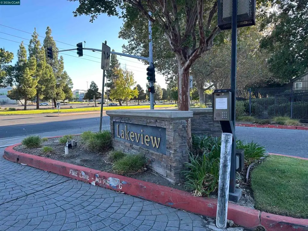 2195 Lakeview Cir, Pittsburg, CA — listing photo 1